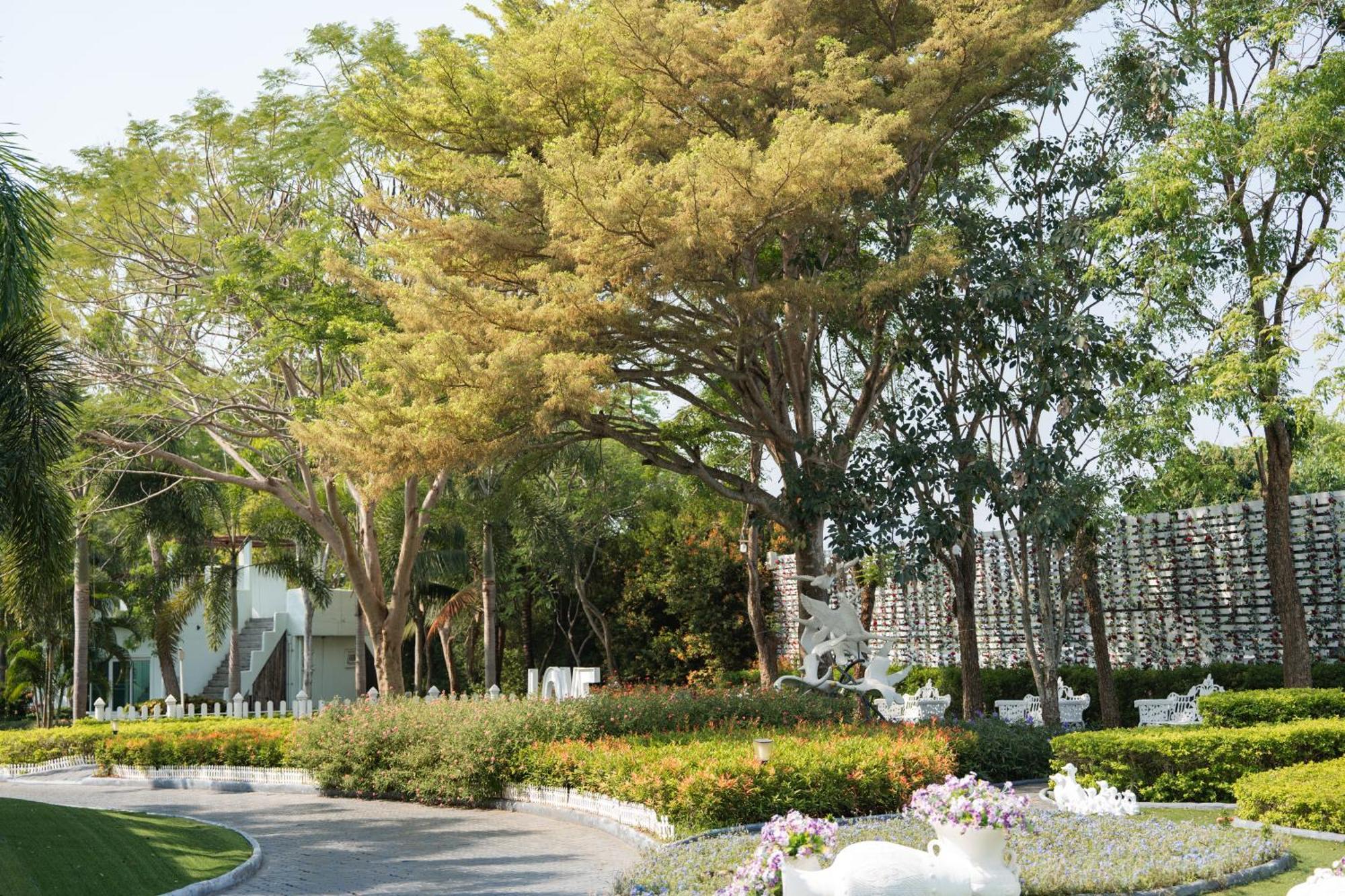 Villa Reina Resort Nong Nam Daeng Zewnętrze zdjęcie