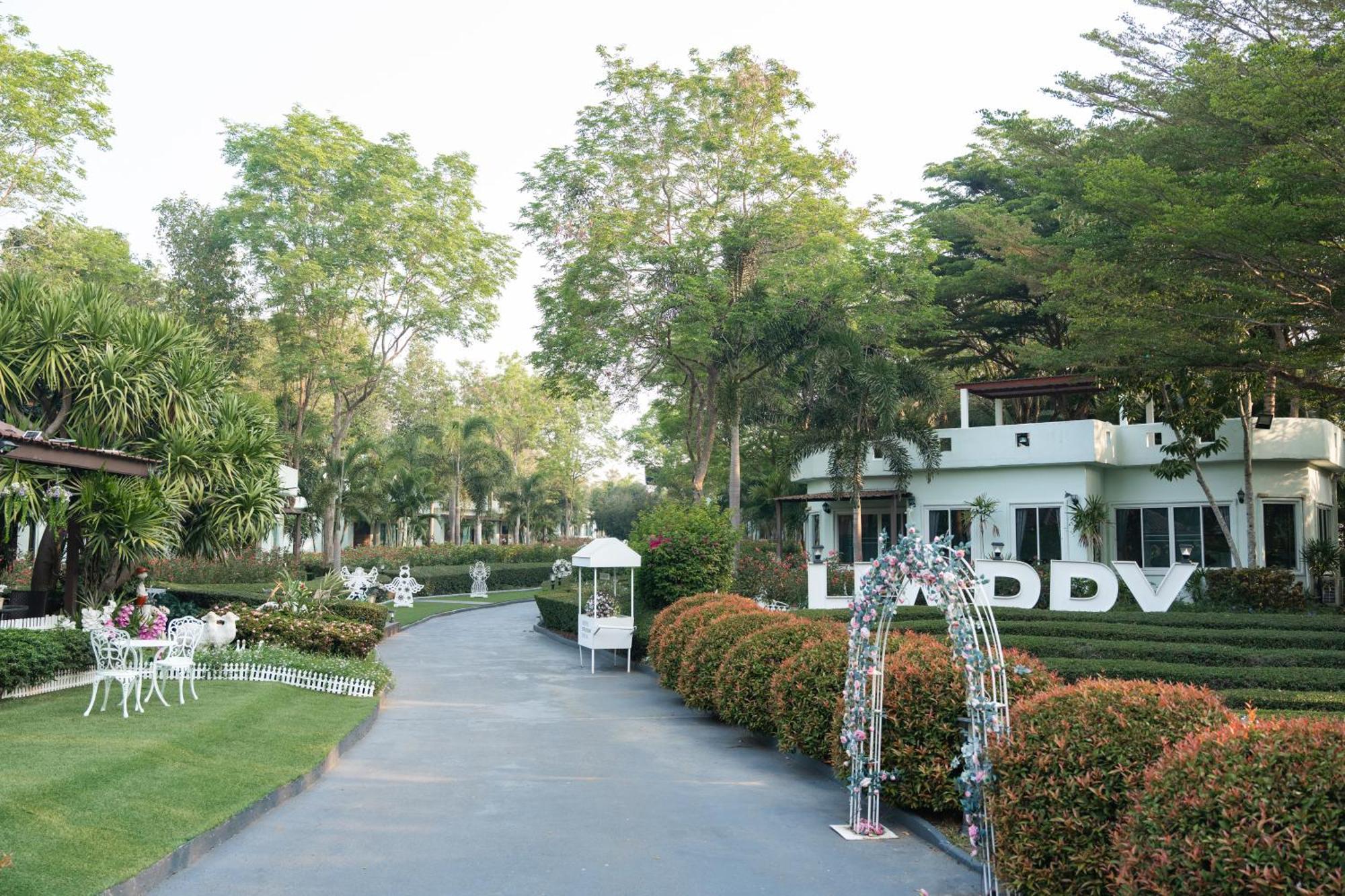 Villa Reina Resort Nong Nam Daeng Zewnętrze zdjęcie